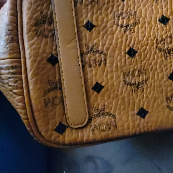 100%  Authentic MCM use few times - Picture 3 of 14
